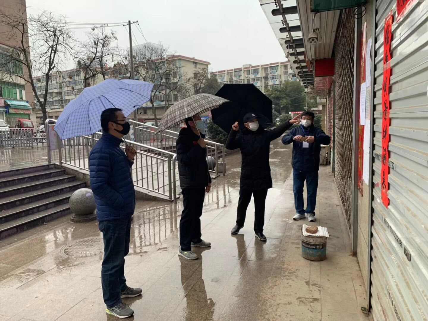 区国资办督查指导双岗菜场疫情防控工作.jpg 区国资办督查指导双岗菜场疫情防控工作.jpg